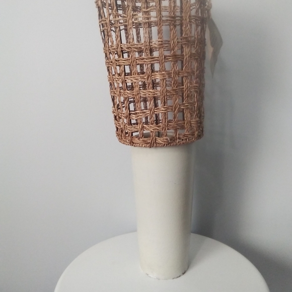 Terra Cotta-Artisan Planter (fr. Phillipines) - Picture 3 of 8